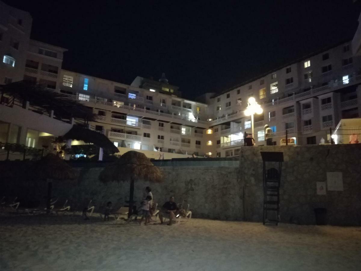 Ocean Front Suite, Balcony, Kitchen. 칸쿤 외부 사진