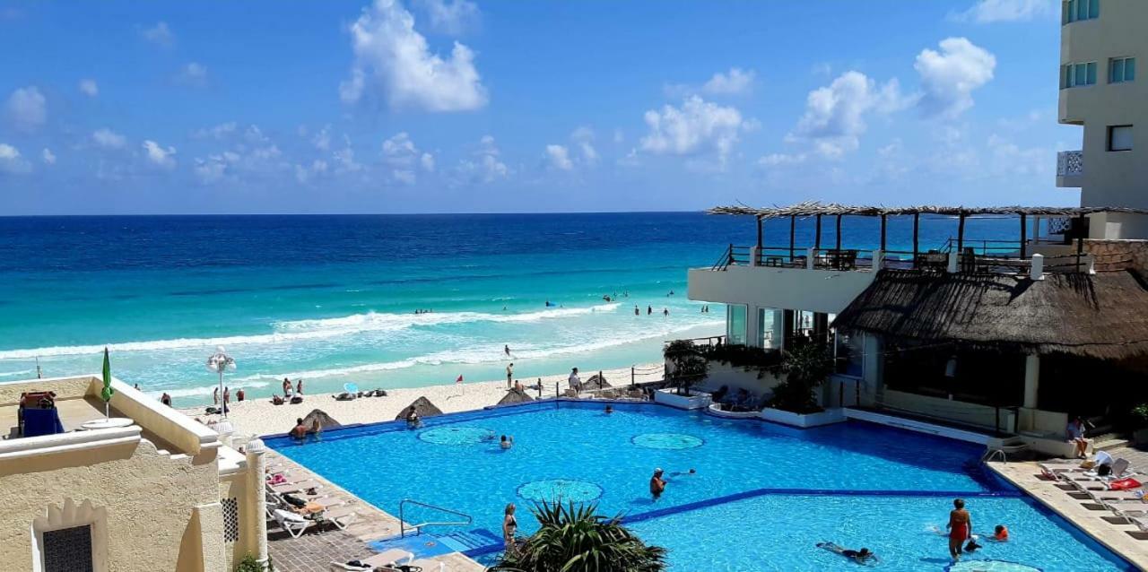 Ocean Front Suite, Balcony, Kitchen. 칸쿤 외부 사진